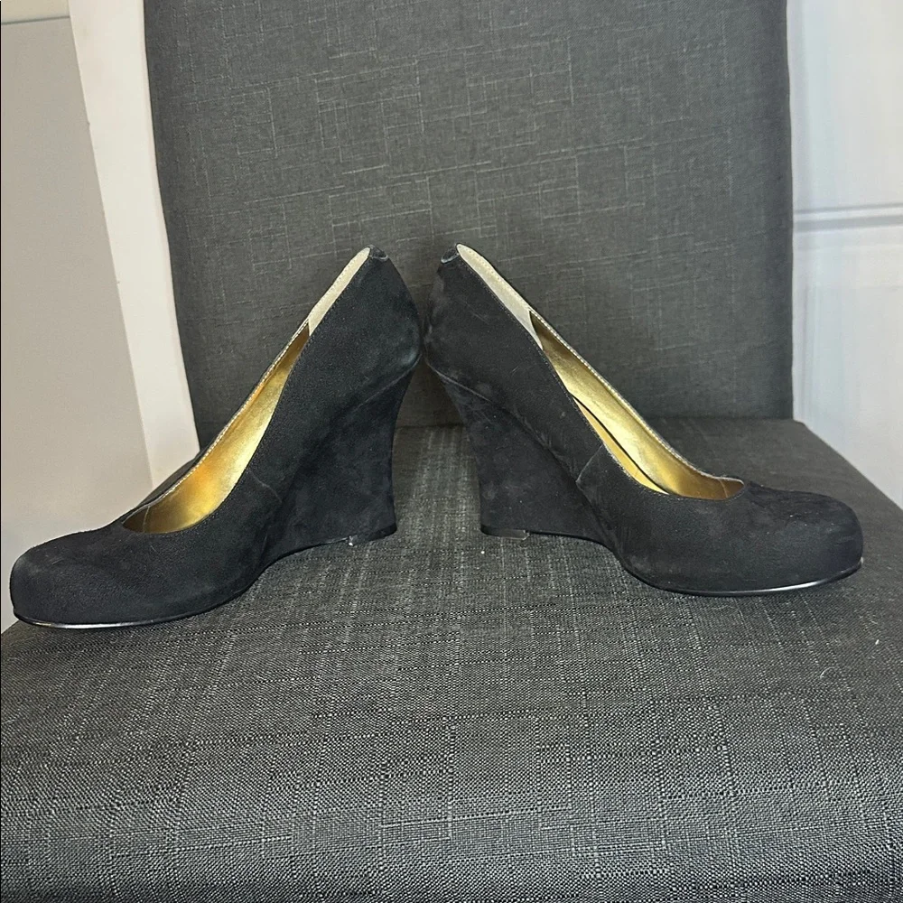 Nine West Size 7 Faux Suede Black‎ Wedge Shoes